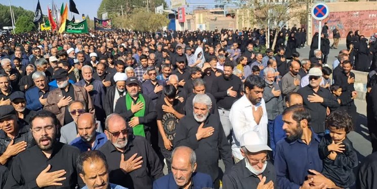 خیل دلدادگان حسینی در پیاده‌روی جاماندگان اربعین در بیرجند
