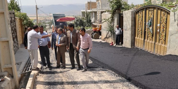 آغاز عملیات آسفالت و بهسازی ۲۰ هزار مترمربع از معابر روستای بلهزار + تصاویر