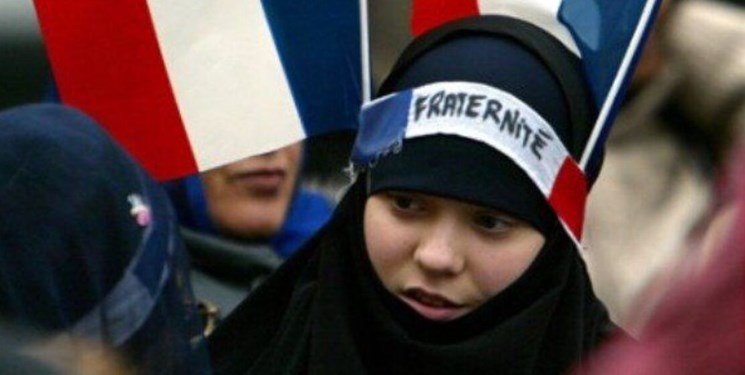 جامعه اسلامی دانشگاه تهران: ممنوعیت پوشش اسلامی در فرانسه تکه‌ای از پازل نقشه شوم دین زدایی است
