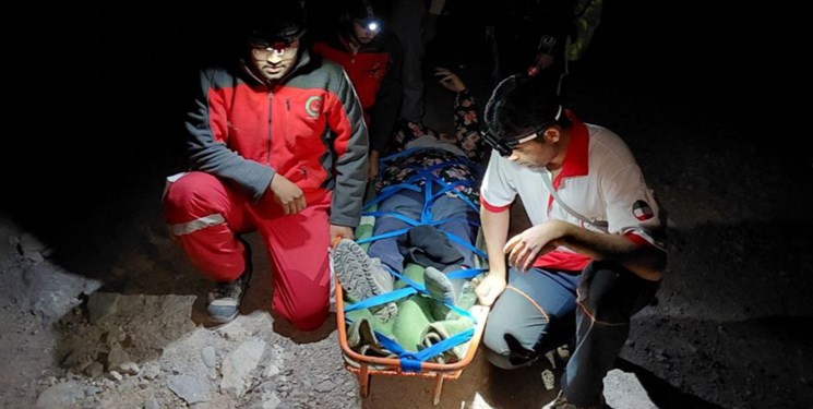 تلاش ۸ ساعته امدادگران برای نجات ۲ کوهنورد در ارتفاعات سبزکوه