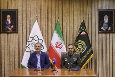 امیر محمدرضا آشتیانی وزیر دفاع و علیرضا زاکانی شهردار تهران در مراسم امضای تفاهم‌نامه‌ 