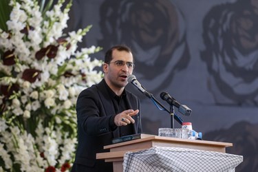 شعر خوانی سید حمیدرضا برقعی در مراسم تشییع و تدفین شهید گمنام در دانشکده هواپیمایی کشوری