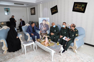 دیدارسرلشکر پاسدار حسین سلامی فرمانده کل سپاه با خانواده شهید مدافع حرم مصطفی صدرزاده