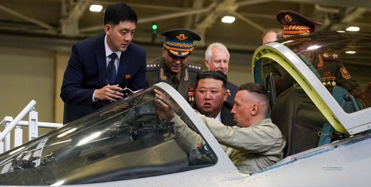 بازدید رهبر کره شمالی از خط تولید جنگنده‌های روسی