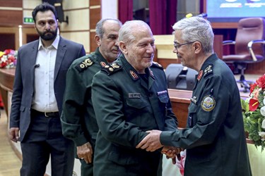 سردار سرلشکر محمد باقری، رئیس ستاد کل نیروهای مسلح، سردار سرلشکر سید یحیی رحیم صفوی، دستیار و مشاور عالی فرمانده معظم کل قوا در همایش تخصصی دفاع مقدس و تاثیر آن بر امنیت ملی
