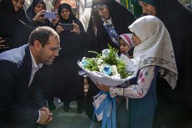 ورود رضامراد صحرایی  وزیر آموزش و پرورش در آئین جشن شکوفه ها
