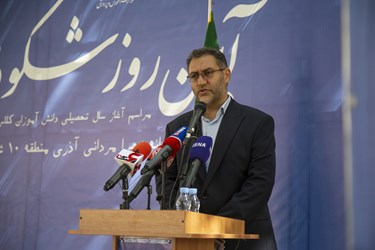 علیرضا کریمیان مدیرکل آموزش و پرورش شهر تهران در آئین جشن شکوفه ها
