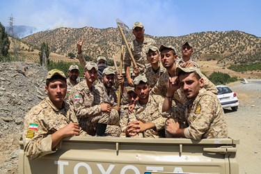 اعزام سربازان به محل آتش سوزی جنگل های کردستان