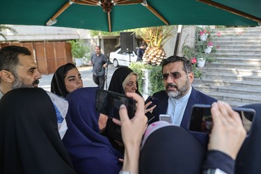 محمد مهدی اسماعیلی وزیر فرهنگ و ارشاد اسلامی پس از پایان جلسه هیأت دولت در جمع خبرنگاران 