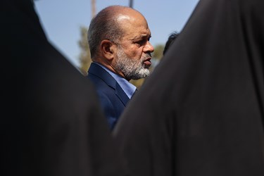احمد وحیدی وزیر کشور پس از پایان جلسه هیأت دولت در جمع خبرنگاران 