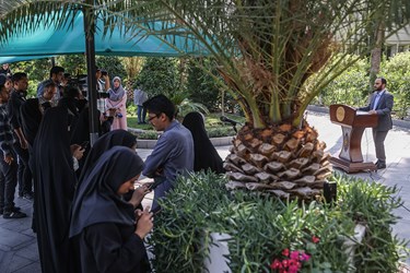 علی بهادری جهرمی سخنگوی دولت پس از پایان جلسه هیأت دولت در جمع خبرنگاران 