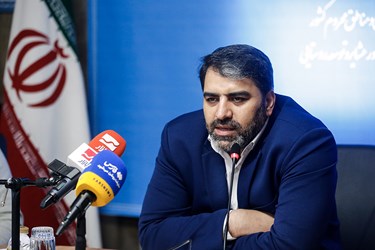  سید امیرحسین مدنی معاون توسعه روستایی و منطق محروم کشور و دبیر شورایعالی جهاد سازندگی در نشست خبری روستا آباد