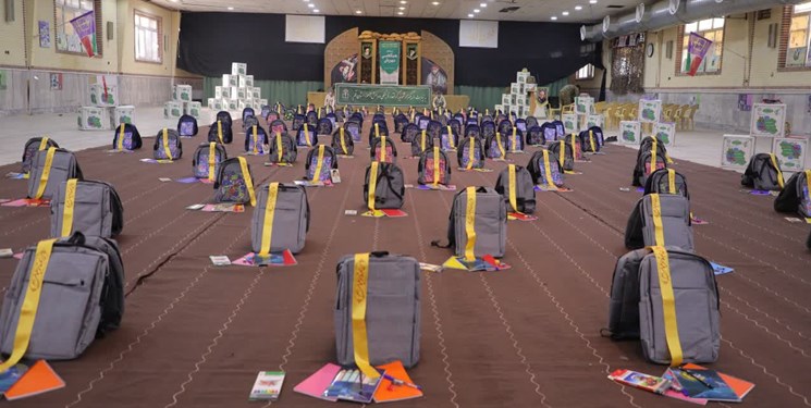 توزیع 13 هزار بسته آموزشی میان دانش‌آموزان کم‌برخوردار قم به همت سپاه
