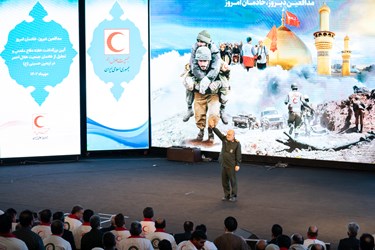 سرلشکر حسین سلامی فرمانده سپاه پاسداران  در مراسم آئین تجلیل از خادمان هلال احمر در اربعین حسینی