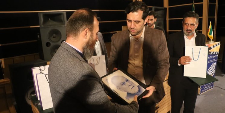 تکریم شهدای حرم شاهچراغ در جشن سینمای مهر ایران