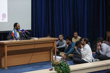 برنامه پرسش و پاسخ دانشجویان آقای سخنگو کجا ایستاده‌ایم؟ در دانشگاه شهید بهشتی تهران 