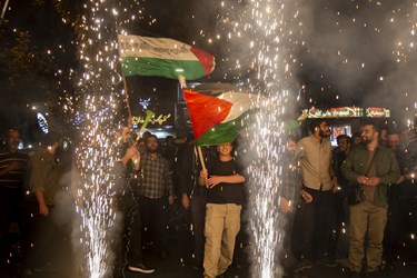 خوشحالی  مردمی تهران در میدان فلسطین  در حمایت از پیروزی مردم فلسطین