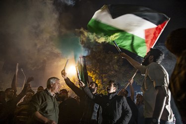 خوشحالی  مردمی تهران در میدان فلسطین  در حمایت از پیروزی مردم فلسطین