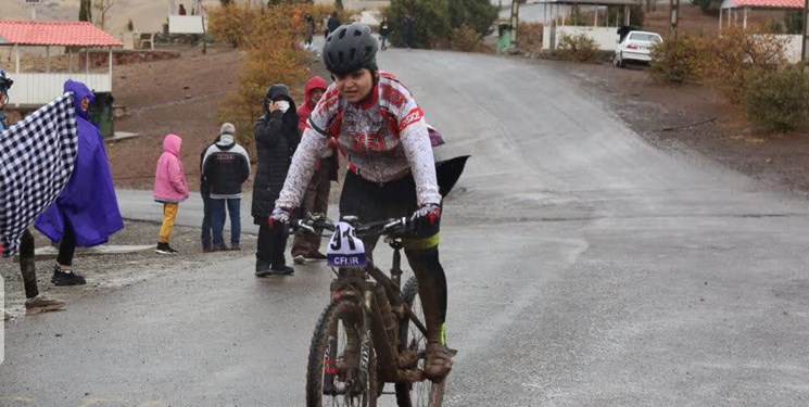 بانوان دوچرخه سوار فارس قهرمان مسابقات کوهستان کشور شدند