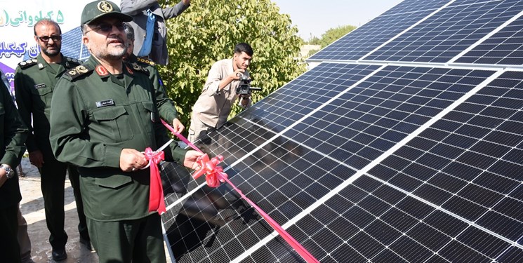 همکاری بسیج سازندگی و دولت در پنل های خورشیدی و راه‌اندازی 2000 پنل پنج کیلوواتی