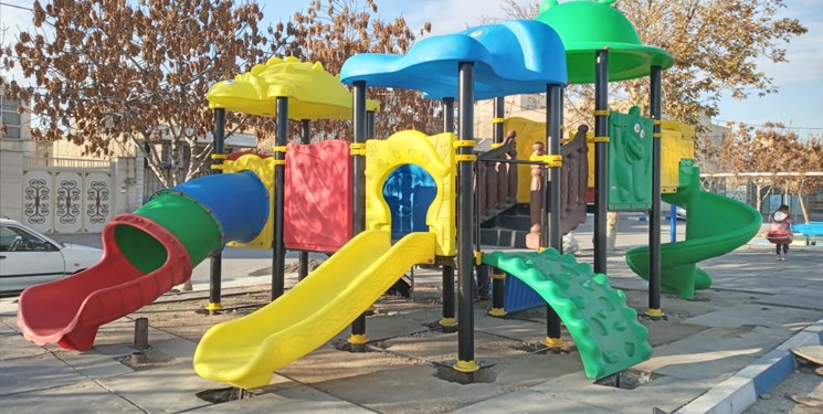 وسایل بازی کودکان در پارک‌های بروجرد غیراستاندارد هستند