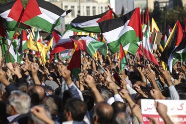 تجمع محکومیت بمباران بیمارستان غزه در تهران (2)