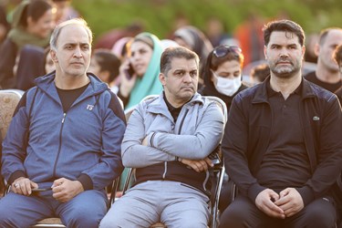 از راست: سینا کلهر معاون امور فرهنگی و توسعه ورزش همگانی و کاوه احمدی سرپرست حوزه وزارتی وزارت ورزش و جوانان در مراسم  ماراتن شهری تهران در ورزشگاه آزادی