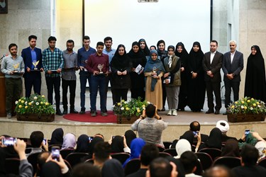 تقدیر از برگزیدگان در مراسم اختتامیه جشنواره دانشجویی بنیاد آموزش فناوری نانو