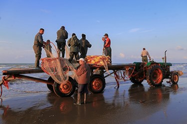 آغاز جدال صیادان با دریا