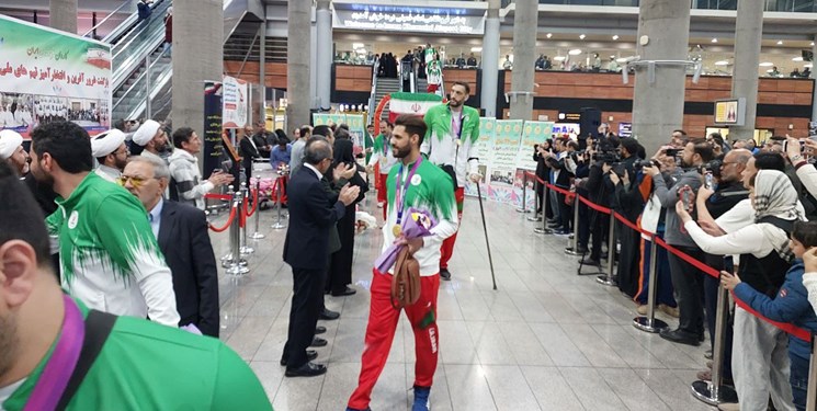 گروه اول کاروان پاراآسیایی با استقبال رئیس کمیته ملی المپیک وارد تهران شد
