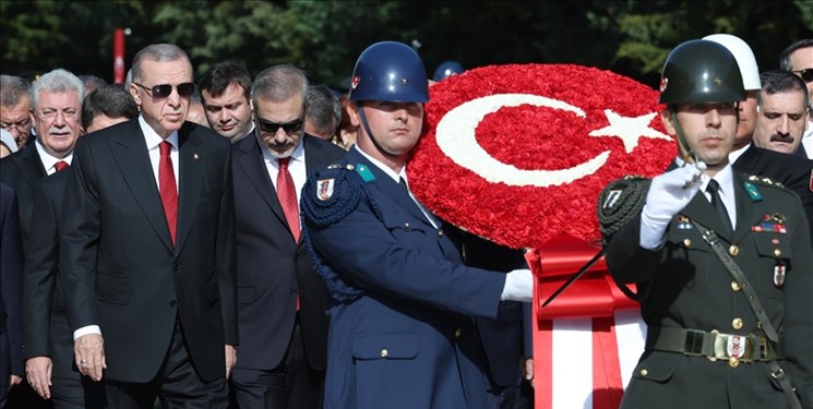 برگزاری مراسم سالگرد جمهوری ترکیه با حضور مقامات ارشد کشوری و لشکری