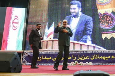  سردار حسین سلامی فرمانده کل سپاه پاسداران انقلاب اسلامی  
 درهمایش سراسری مداحان کشور