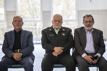 حضورسرداراسماعیل احمدی‌مقدم   ریاست دانشگاه عالی دفاع ملی درمراسم ختم والده سردارسید قاسم قریشی  جانشین رئیس سازمان بسیج مستضعفین