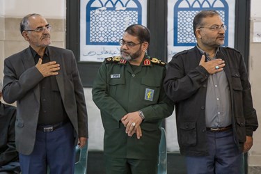  حضورسردارغلامرضا سلیمانی رئیس سازمان بسیج وسردار حسین معروفی معاون هماهنگ‌کننده سازمان بسیج درمراسم ختم والده سردارسید قاسم قریشی  جانشین رئیس سازمان بسیج مستضعفین