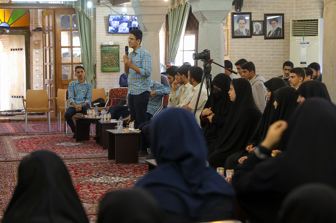 «دانش آموزان» مدافعان حریم دین و ارزش ها باشند