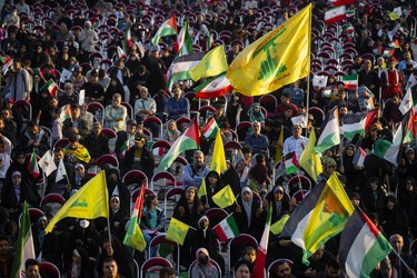 پخش زنده سخنرانی دبیرکل حزب الله لبنان در میدان امام حسین