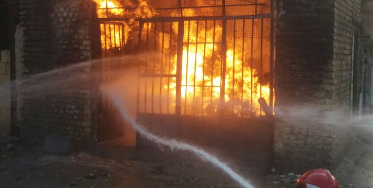 مهار آتش سوزی مغازه پیک نیک پرکنی در مشهد