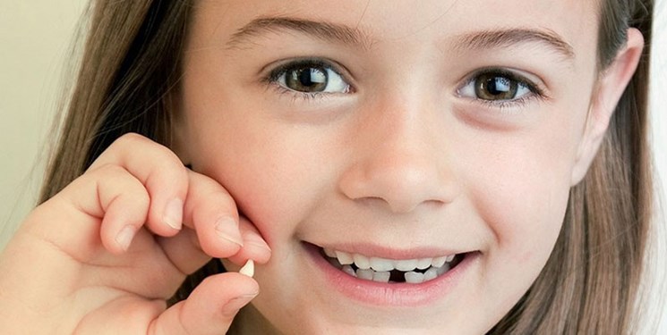 چرا دندان‌های برخی از کودکان کج رشد می‌کنند؟