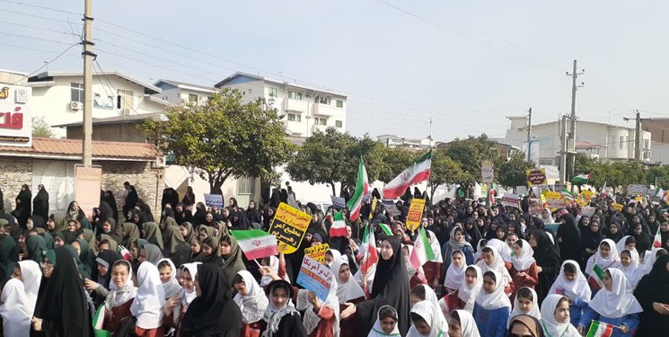 حضور تماشایی مردم شرق مازندران در راهپیمایی ۱۳ آبان