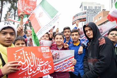 حضور دانش آموزان در راهپیمایی 13 آبان