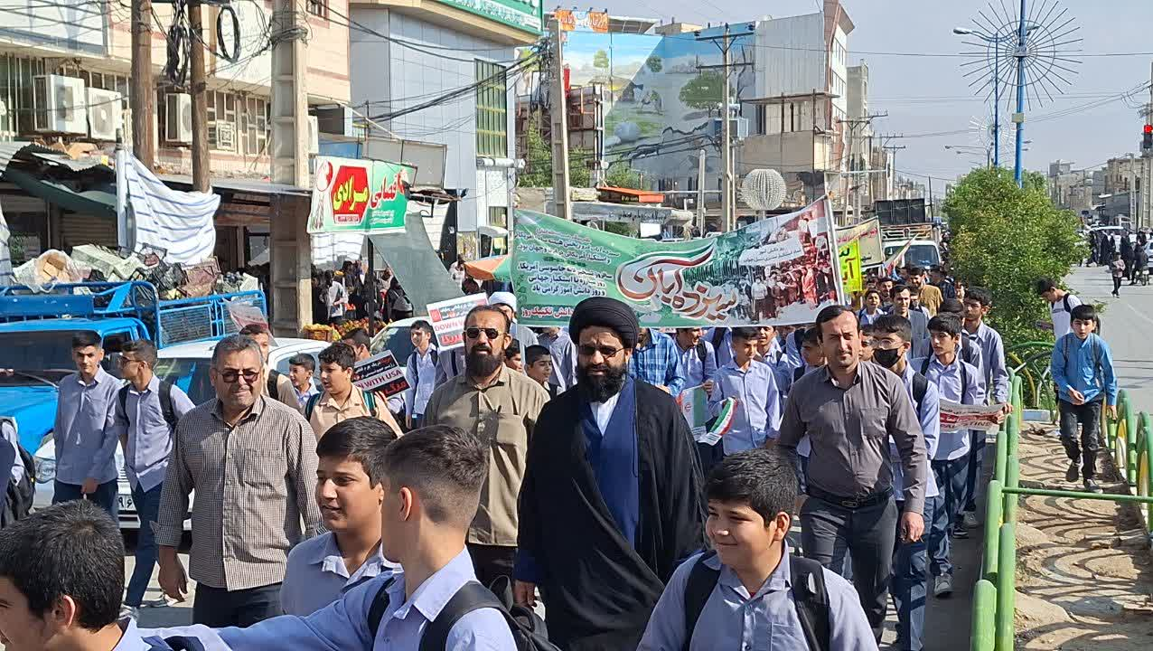 راهپیمایی پرشور دانش‌آموزان خوزستان در ۱۳ آبان