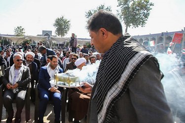 اجتماع دانش آموزان شیرازی در حرم شاهچراغ(ع) با حضور وزیر آموزش پرورش