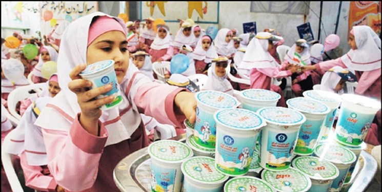 توزیع شیر رایگان در مدارس دولتی خراسان‌جنوبی
