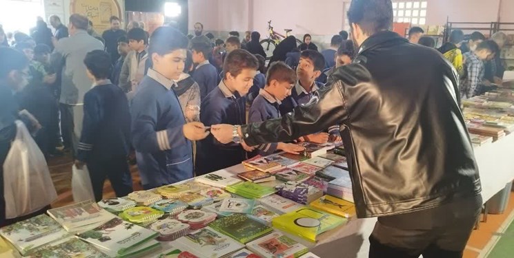 معرفی هزار و 300 عنوان کتاب در نمایشگاه کتاب دانش‌آموزی قم