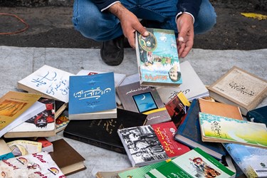 گذرگاه کتاب در پیاده راه انقلاب