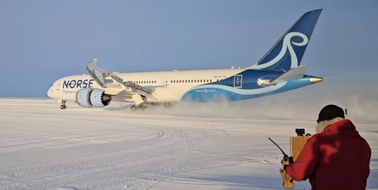 فرود یک هواپیمای بوئینگ برای اولین بار در قطب جنوب+فیلم