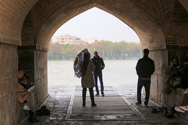 بارش باران در نصف‌جهان