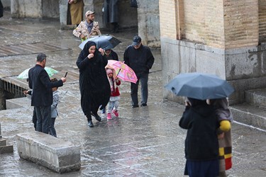 بارش باران در نصف‌جهان