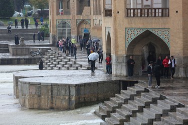 بارش باران در نصف‌جهان
