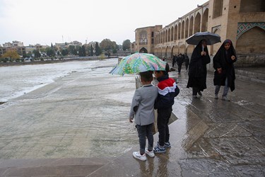 بارش باران در نصف‌جهان